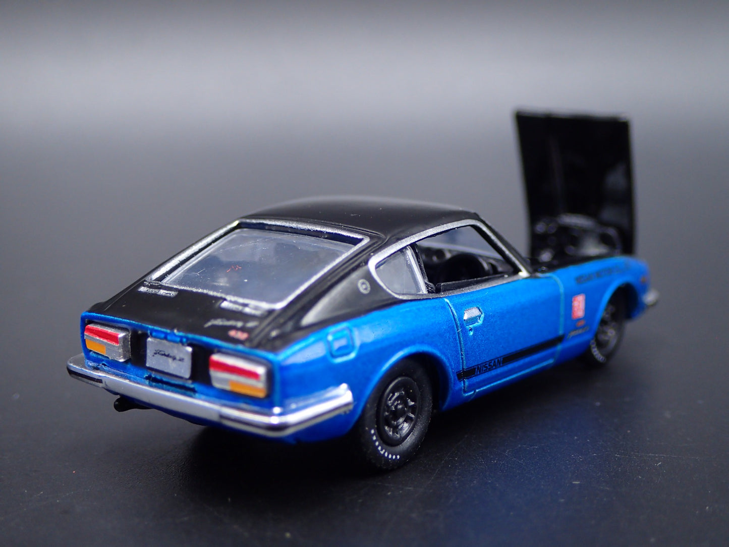 1970-1973 NISSAN FAIRLADY Z 240Z Z432 JDM1:64 SCALE DIORAMA DIECAST MODEL CAR