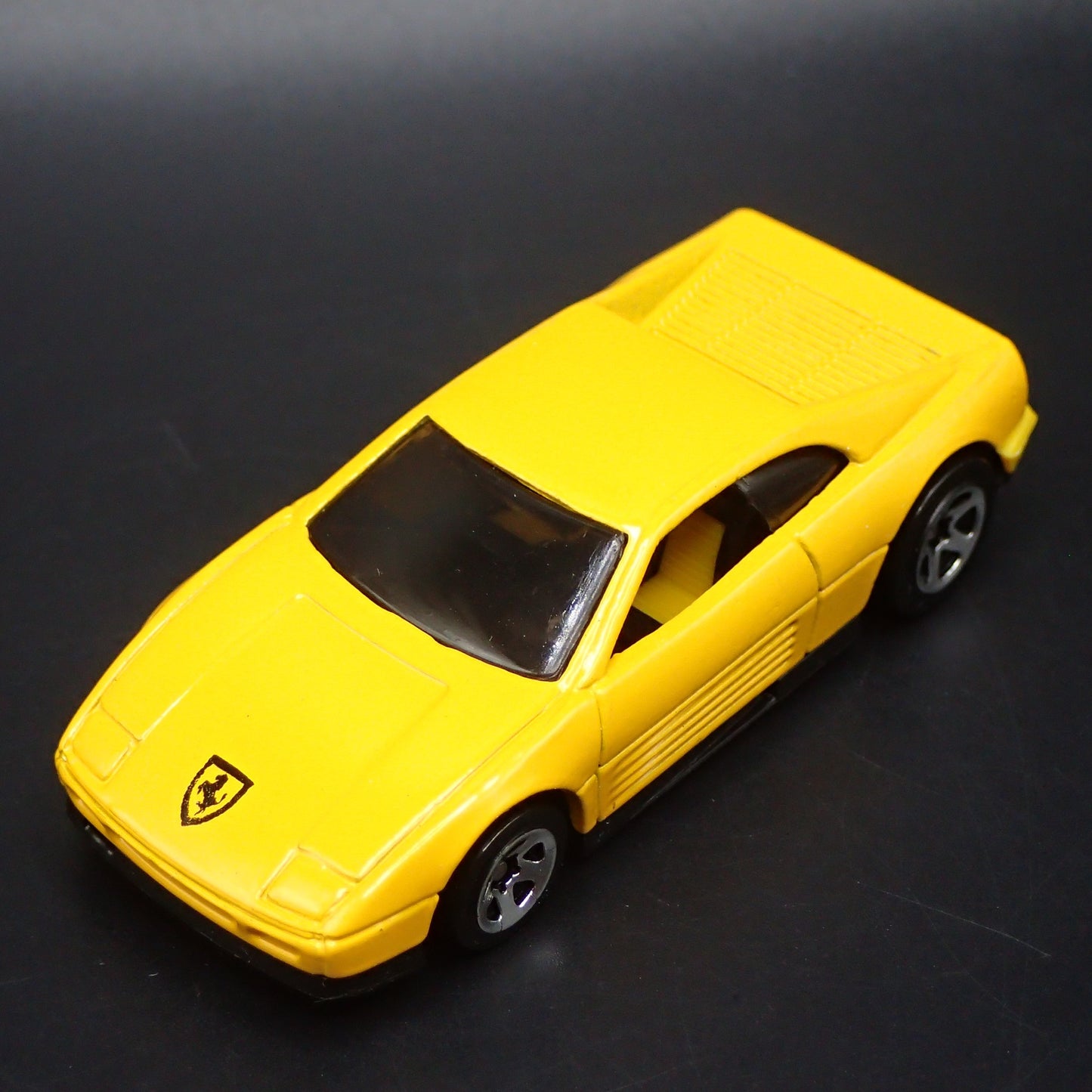 1989-1995 FERRARI 348 SUPER CAR 1:64 SCALE COLLECTIBLE DIORAMA DIECAST MODEL CAR