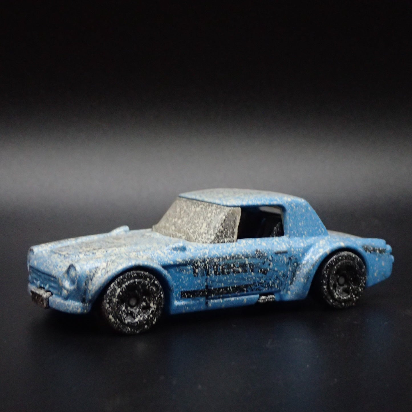 1967-1970 DATSUN FAIRLADY 2000 FIFTEEN 52 BARN FIND 1:64 SCALE DIECAST MODEL CAR