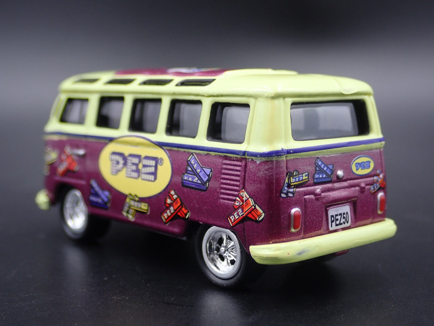1950-1967 VW VOLKSWAGEN TYPE 2 T1 23 WINDOW BUS PEZ 1:64 SCALE DIECAST MODEL CAR