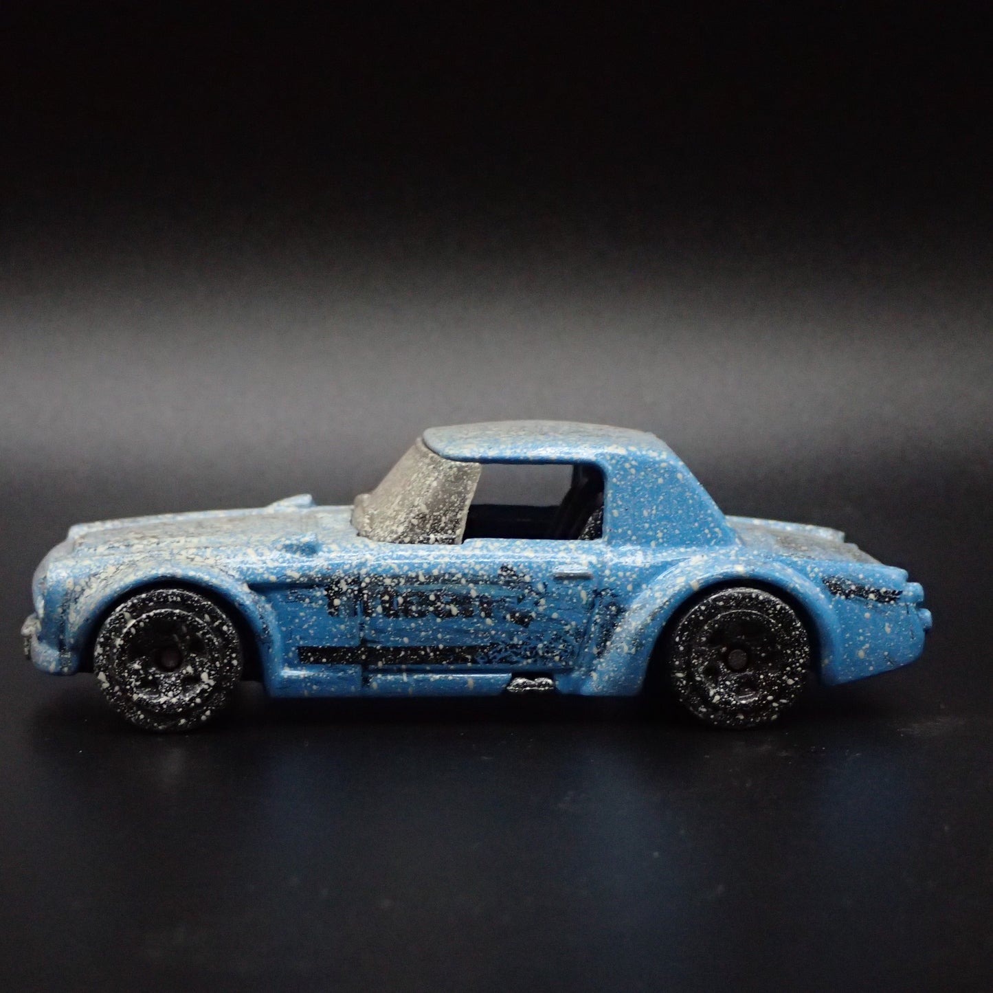 1967-1970 DATSUN FAIRLADY 2000 FIFTEEN 52 BARN FIND 1:64 SCALE DIECAST MODEL CAR