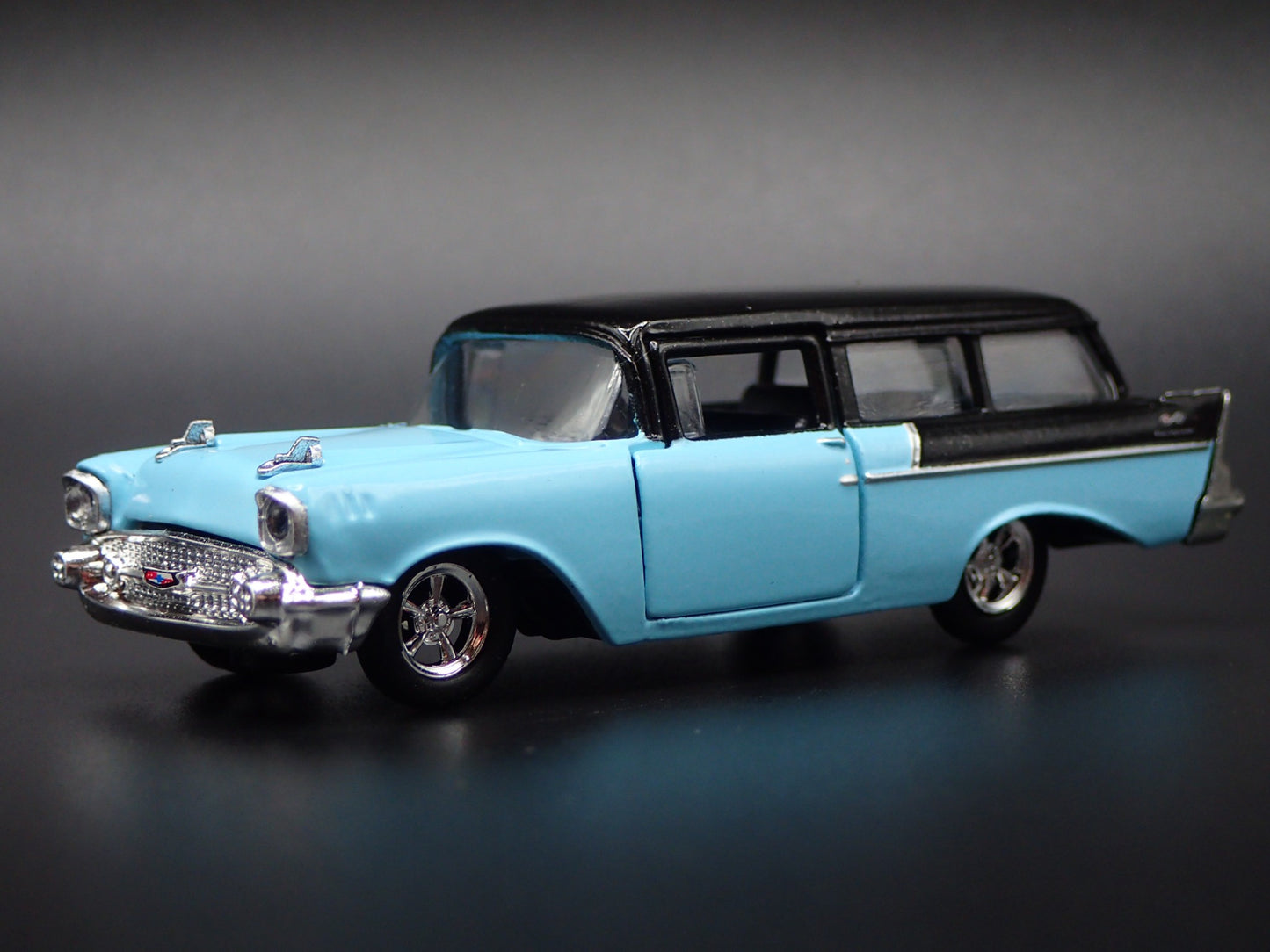 1957 57 CHEVY CHEVROLET HANDYMAN STATION WAGON 1:64 SCALE DIECAST MODEL CAR