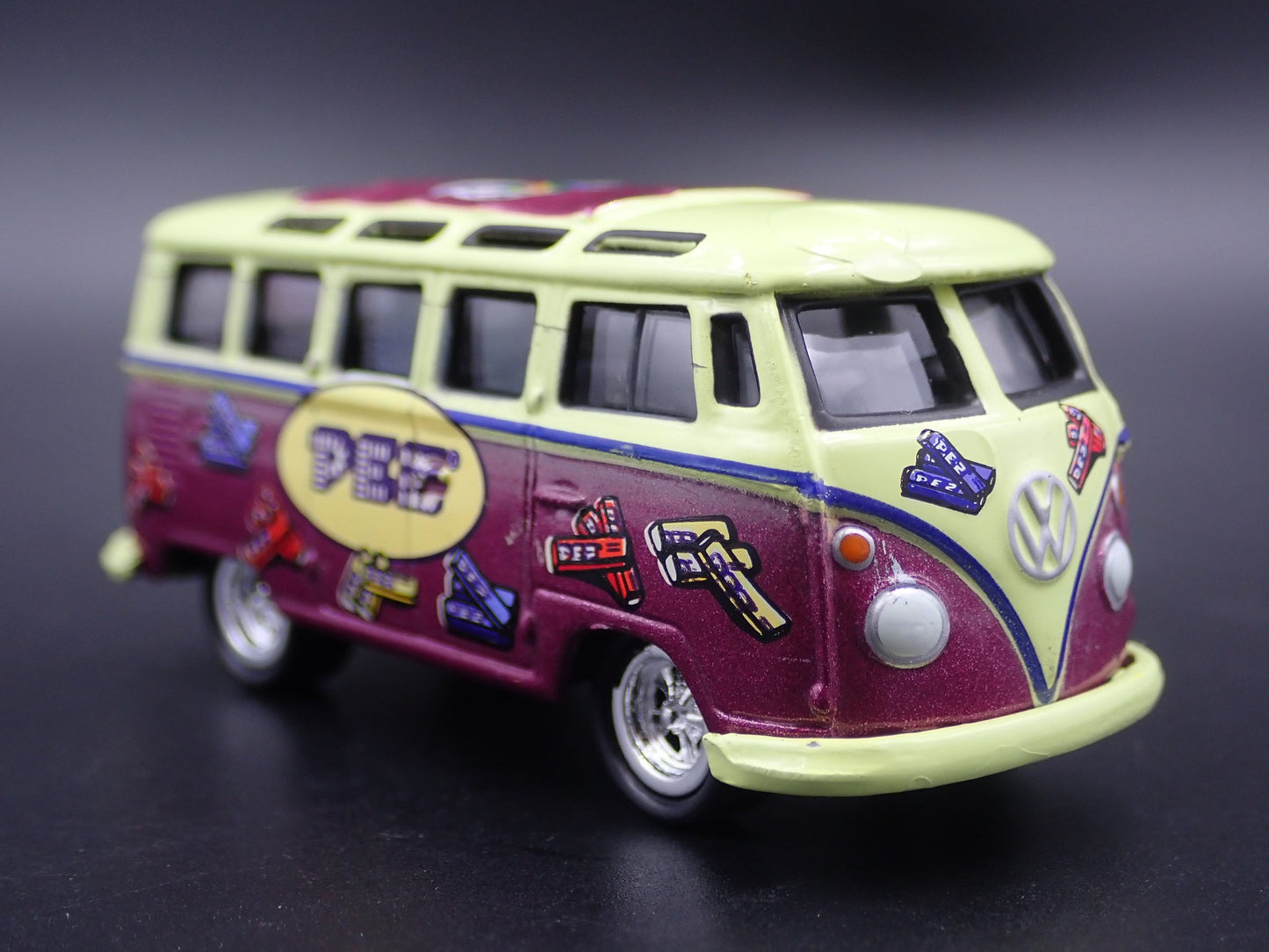 1950-1967 VW VOLKSWAGEN TYPE 2 T1 23 WINDOW BUS PEZ 1:64 SCALE DIECAST MODEL CAR