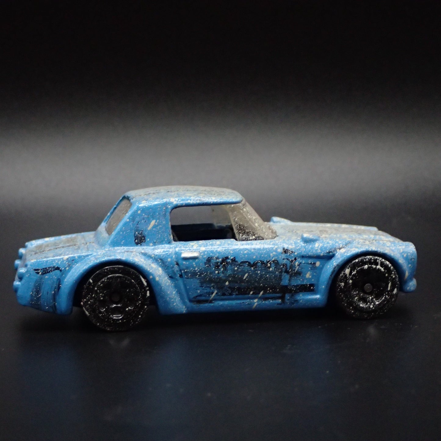 1967-1970 DATSUN FAIRLADY 2000 FIFTEEN 52 BARN FIND 1:64 SCALE DIECAST MODEL CAR