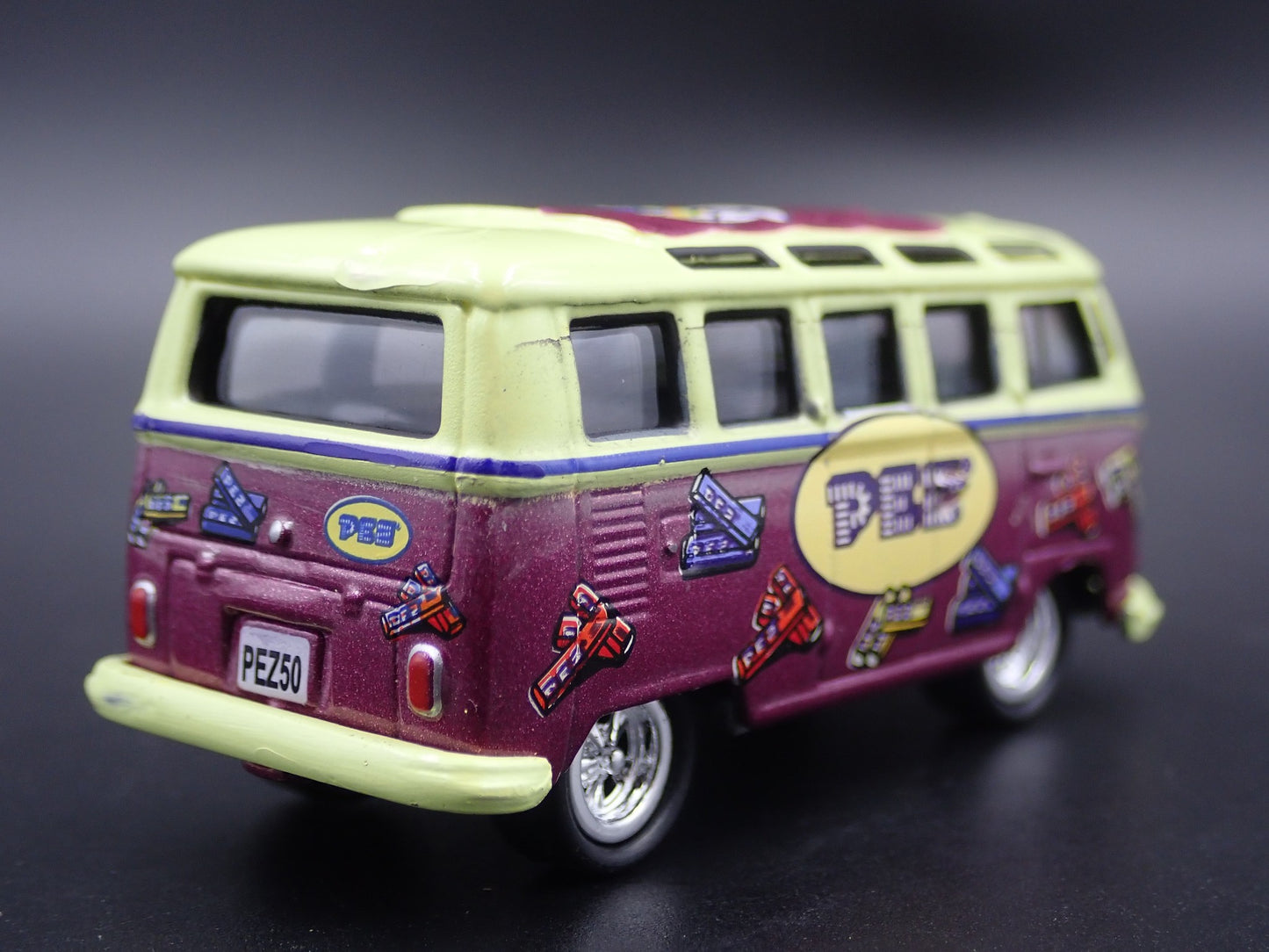 1950-1967 VW VOLKSWAGEN TYPE 2 T1 23 WINDOW BUS PEZ 1:64 SCALE DIECAST MODEL CAR