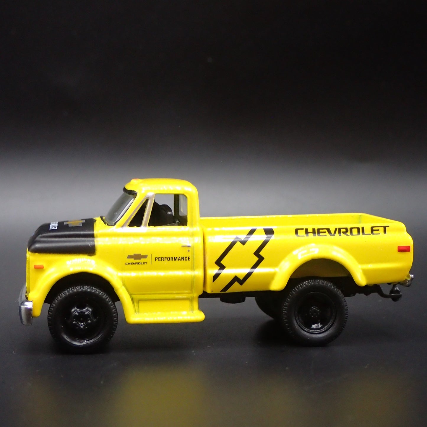 1970 70 CHEVY CHEVROLET C60 TRUCK W HITCH 1:64 SCALE DIORAMA DIECAST MODEL CAR