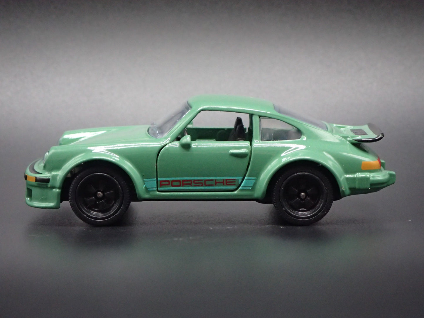 1976-1977 PORSCHE 934 GREEN 1:64 SCALE COLLECTIBLE DIORAMA DIECAST MODEL CAR