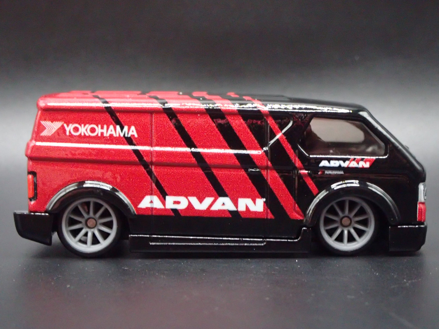 MBK CUSTOM VAN ADVAN YOKOHAMA 1:64 SCALE COLLECTIBLE DIORAMA DIECAST MODEL CAR