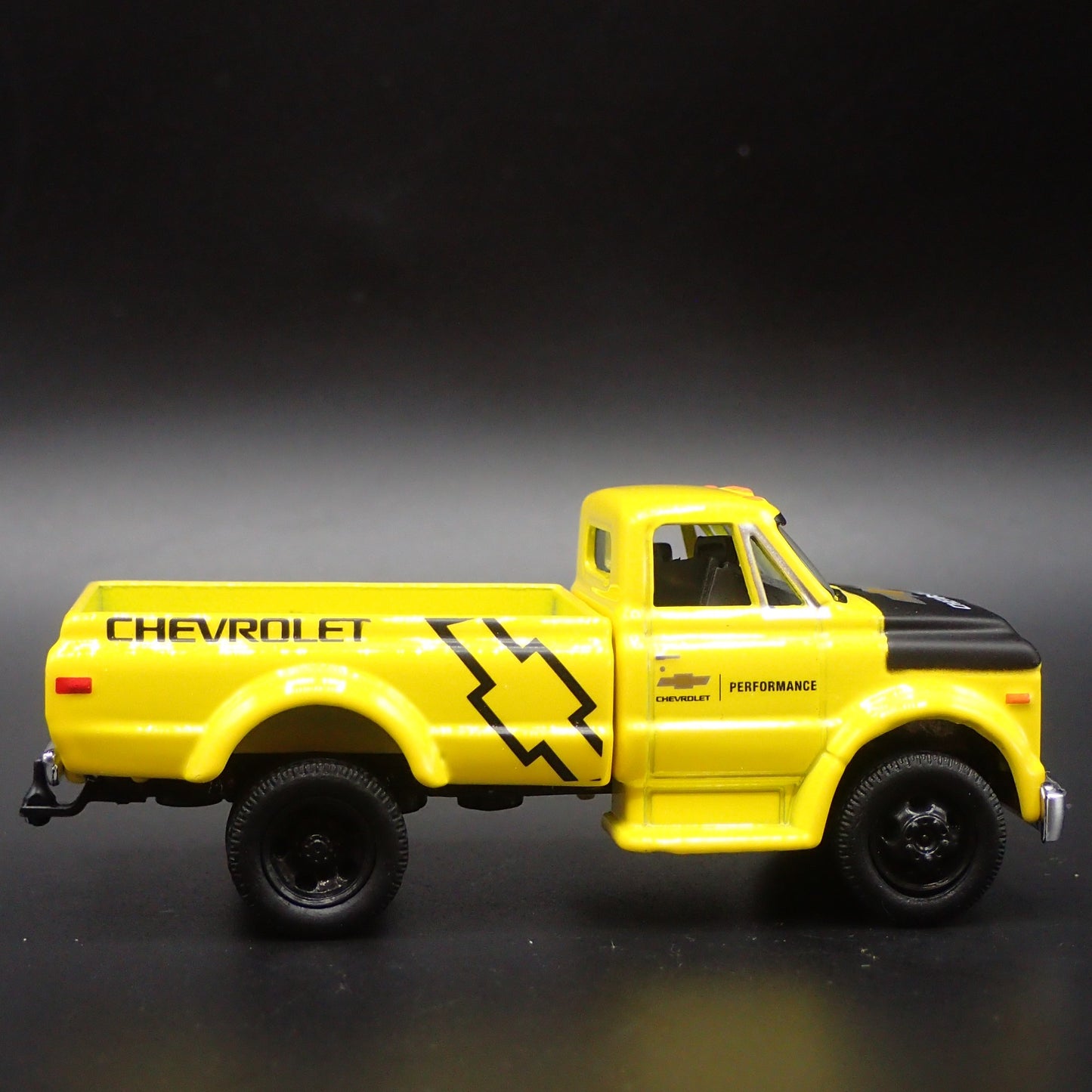 1970 70 CHEVY CHEVROLET C60 TRUCK W HITCH 1:64 SCALE DIORAMA DIECAST MODEL CAR
