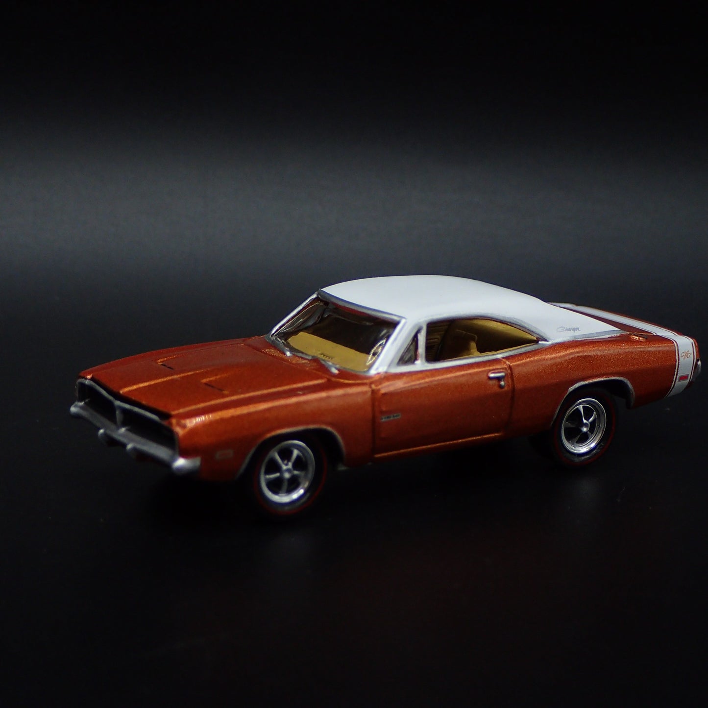 1969 69 DODGE CHARGER RT COPPER 1:64 SCALE COLLECTIBLE DIORAMA DIECAST MODEL CAR