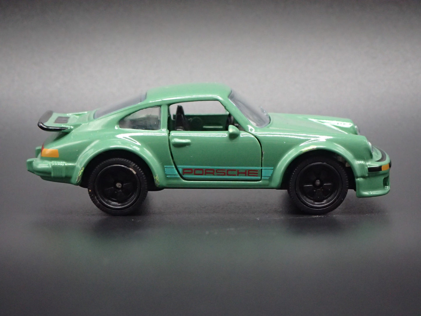 1976-1977 PORSCHE 934 GREEN 1:64 SCALE COLLECTIBLE DIORAMA DIECAST MODEL CAR