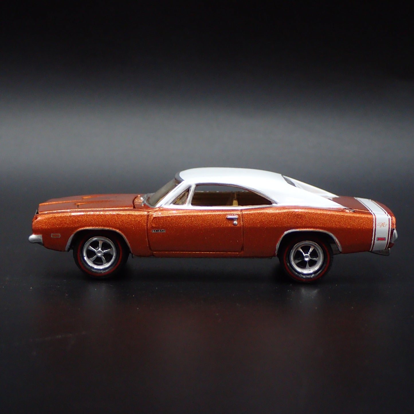 1969 69 DODGE CHARGER RT COPPER 1:64 SCALE COLLECTIBLE DIORAMA DIECAST MODEL CAR