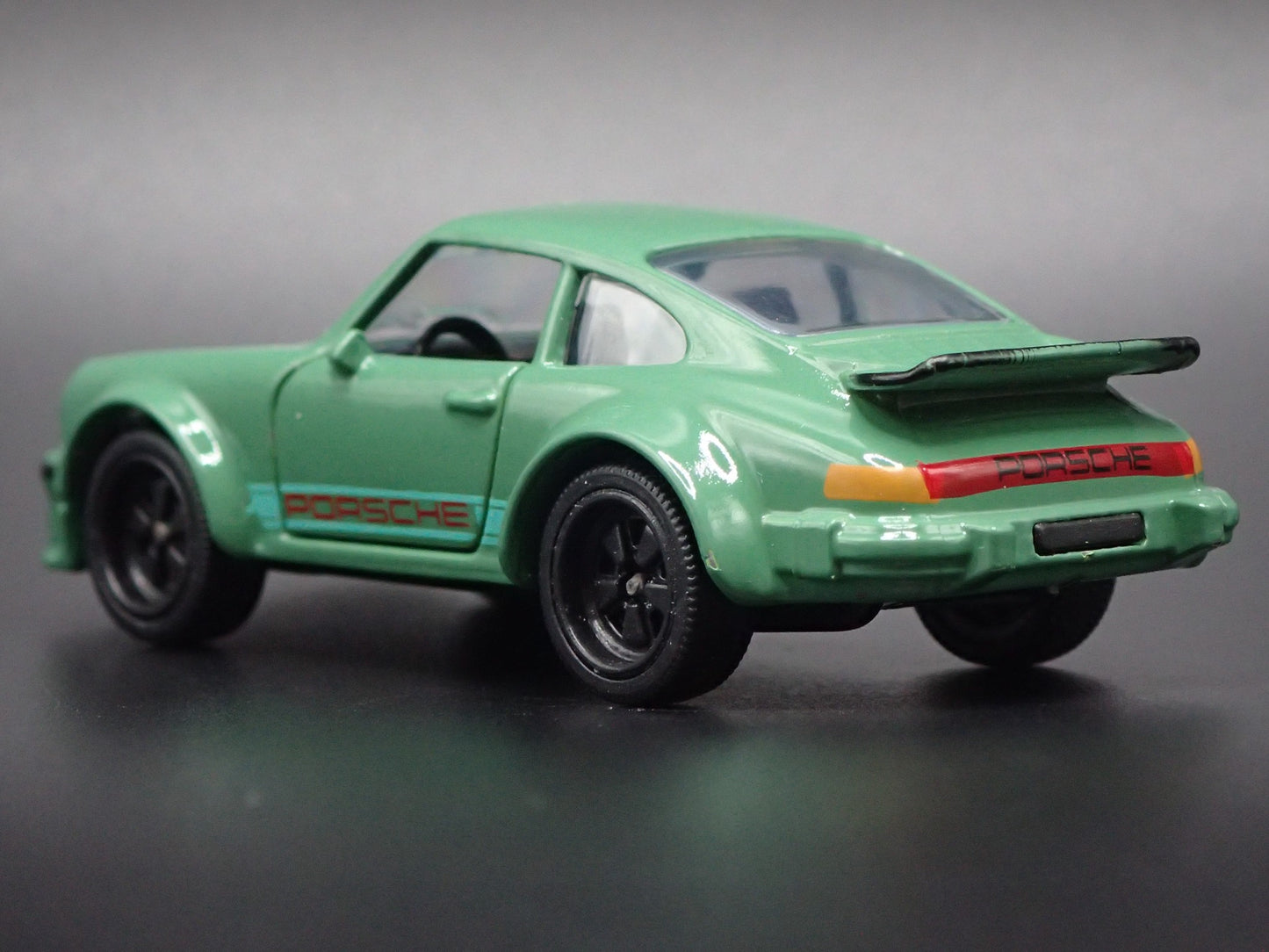 1976-1977 PORSCHE 934 GREEN 1:64 SCALE COLLECTIBLE DIORAMA DIECAST MODEL CAR