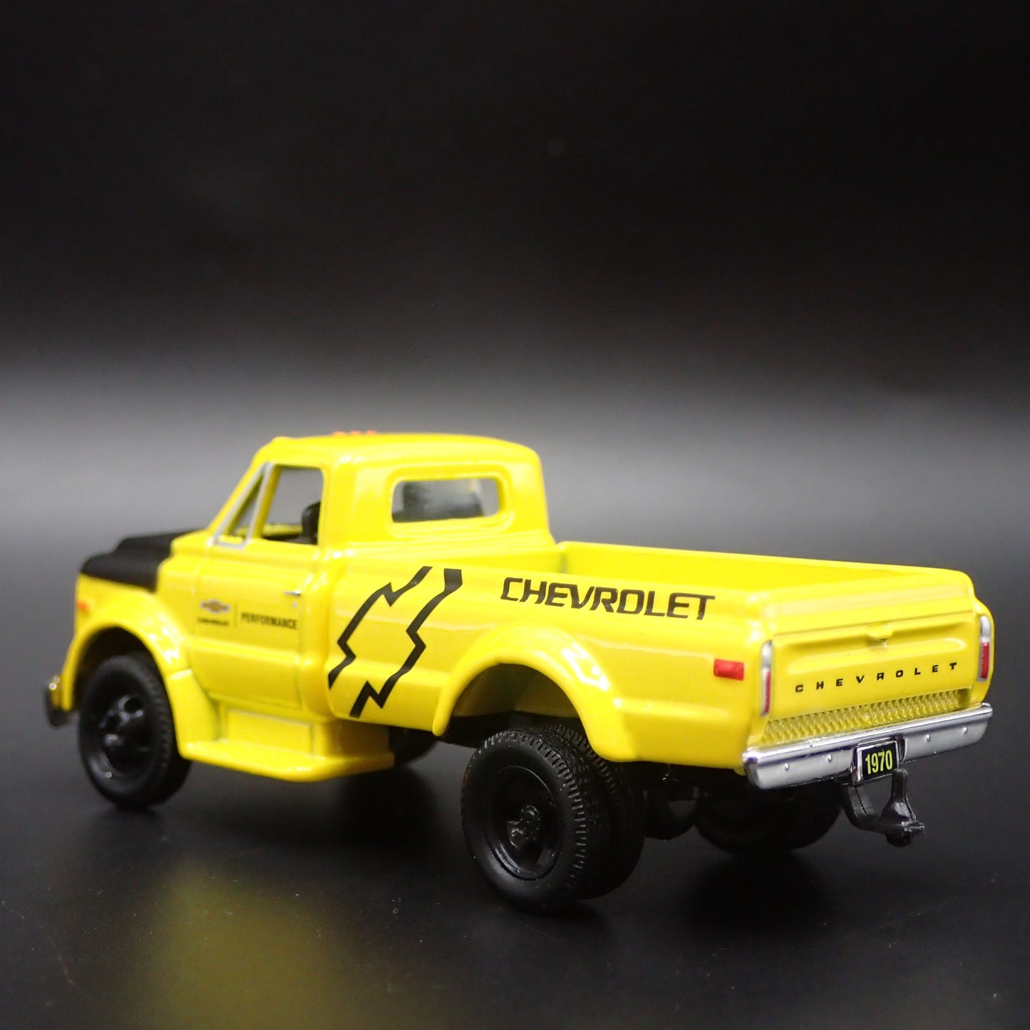 1970 70 CHEVY CHEVROLET C60 TRUCK W HITCH 1:64 SCALE DIORAMA DIECAST MODEL CAR