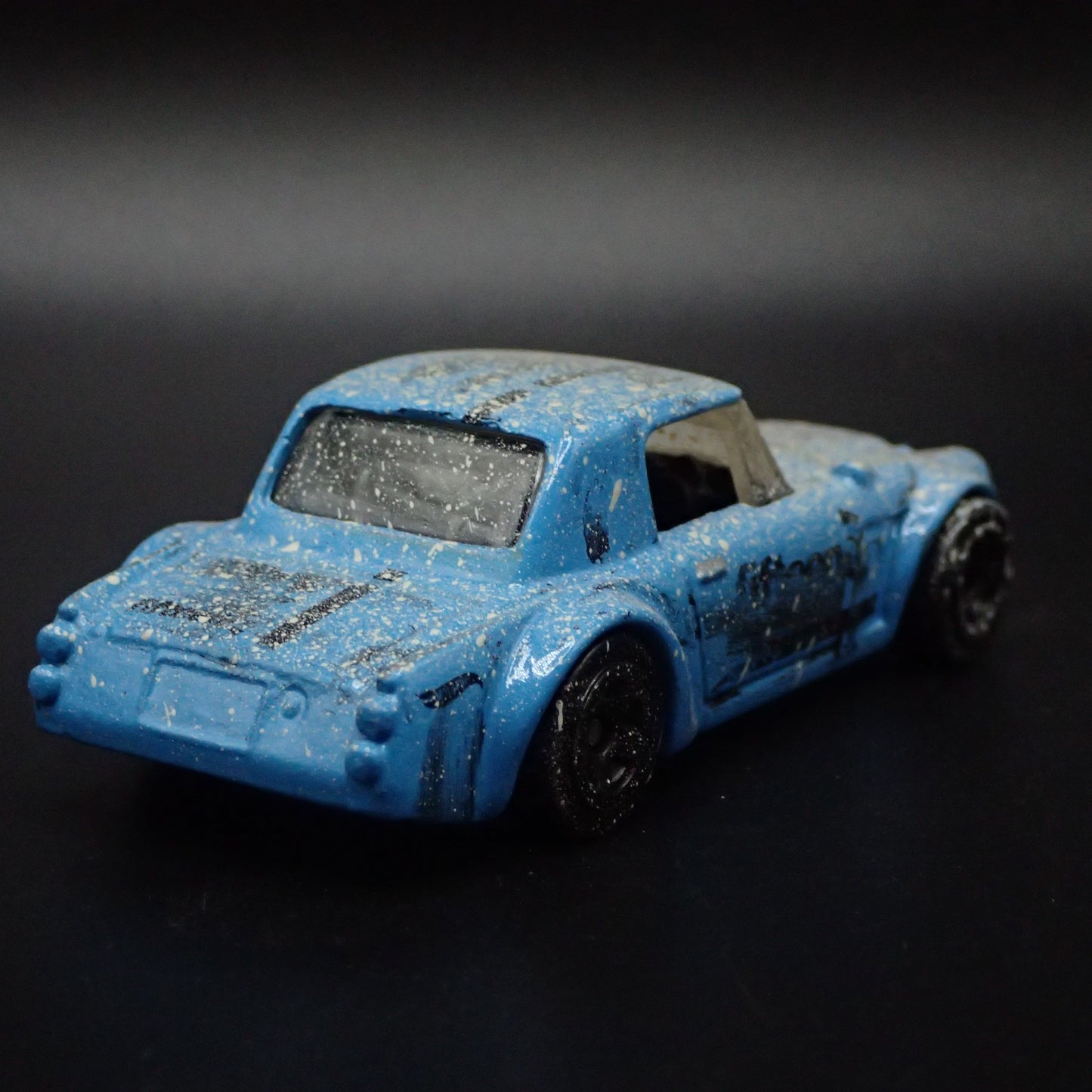 1967-1970 DATSUN FAIRLADY 2000 FIFTEEN 52 BARN FIND 1:64 SCALE DIECAST MODEL CAR