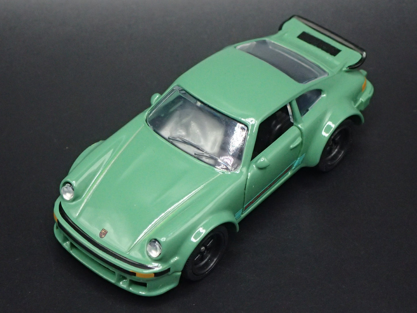 1976-1977 PORSCHE 934 GREEN 1:64 SCALE COLLECTIBLE DIORAMA DIECAST MODEL CAR