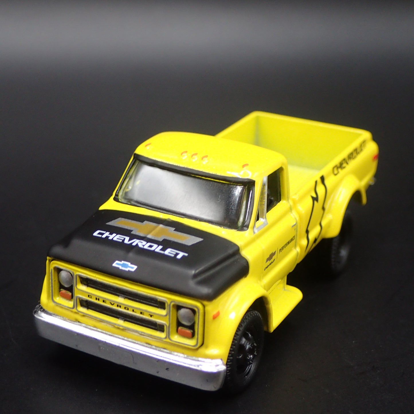 1970 70 CHEVY CHEVROLET C60 TRUCK W HITCH 1:64 SCALE DIORAMA DIECAST MODEL CAR
