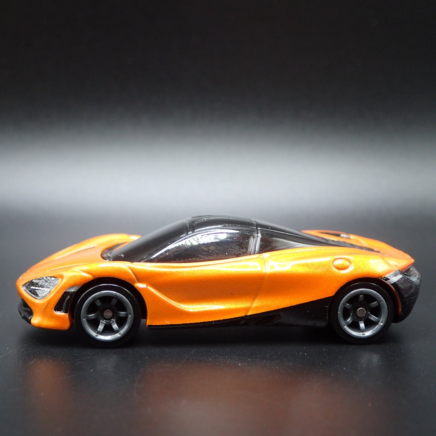 2017-2023 MCLAREN 720S SUPER CAR ORANGE 1:64 SCALE DIORAMA DIECAST MODEL CAR