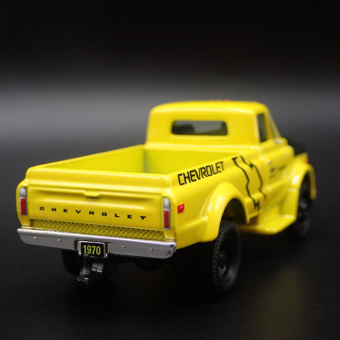 1970 70 CHEVY CHEVROLET C60 TRUCK W HITCH 1:64 SCALE DIORAMA DIECAST MODEL CAR