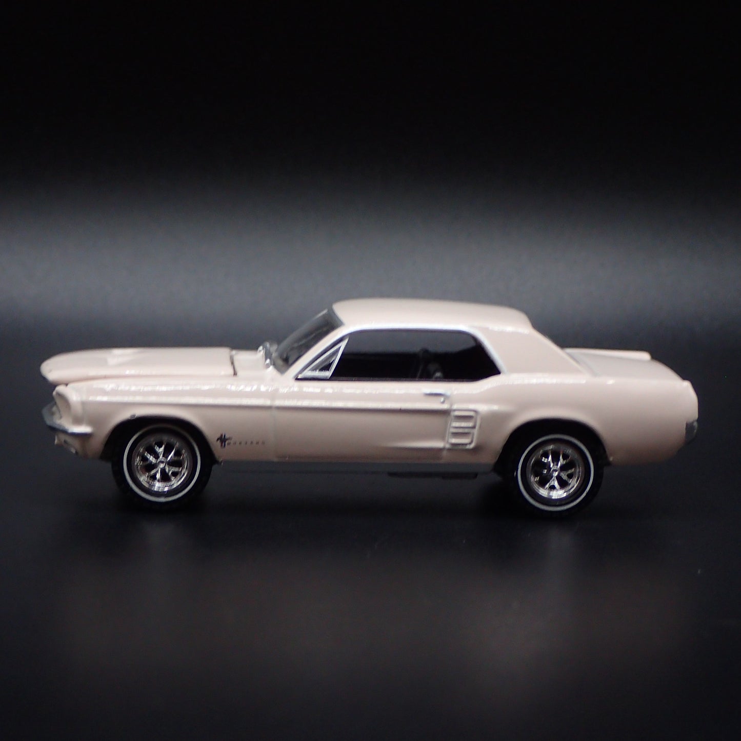 1967 67 FORD MUSTANG COUPE RARE 1:64 SCALE COLLECTIBLE DIORAMA DIECAST MODEL CAR