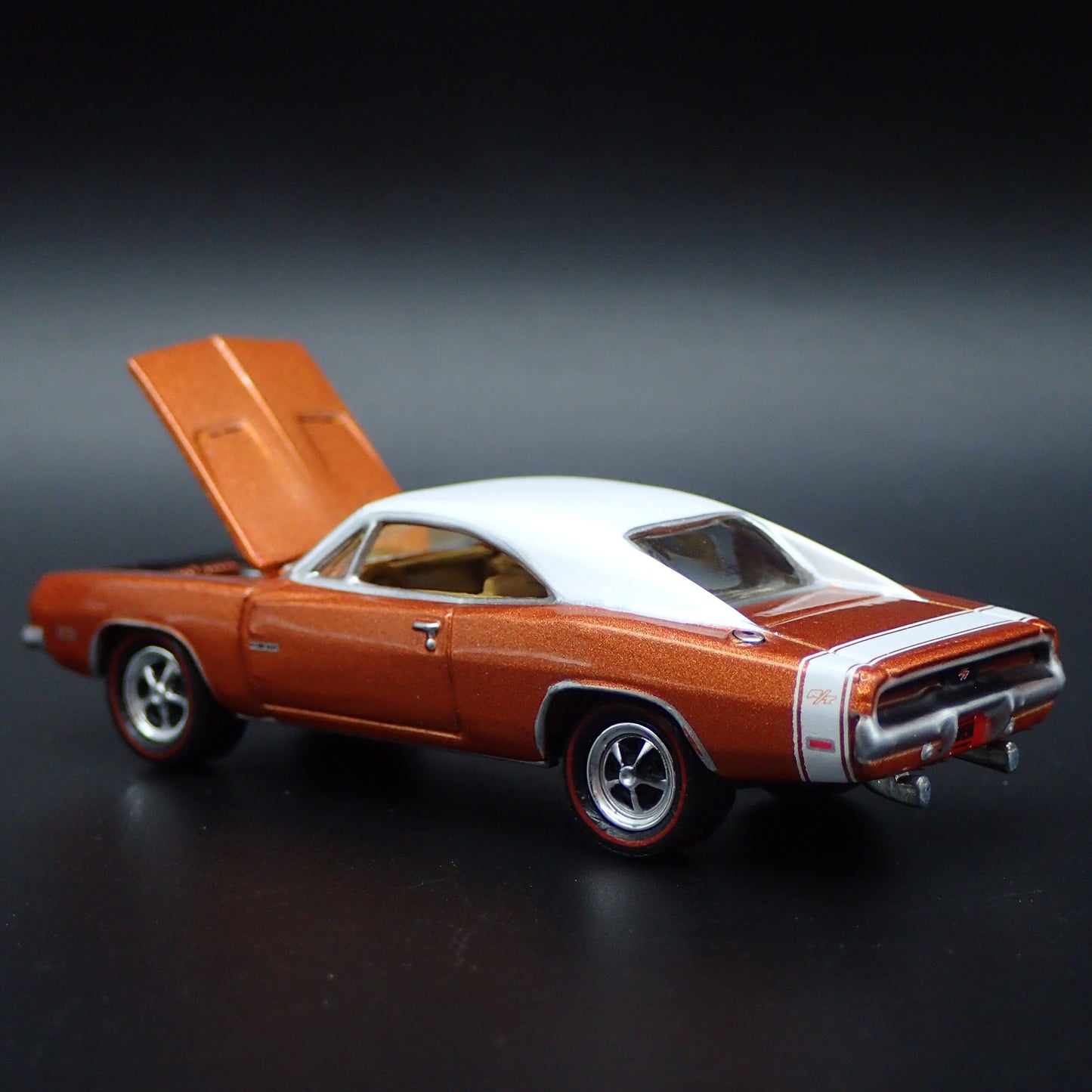 1969 69 DODGE CHARGER RT COPPER 1:64 SCALE COLLECTIBLE DIORAMA DIECAST MODEL CAR
