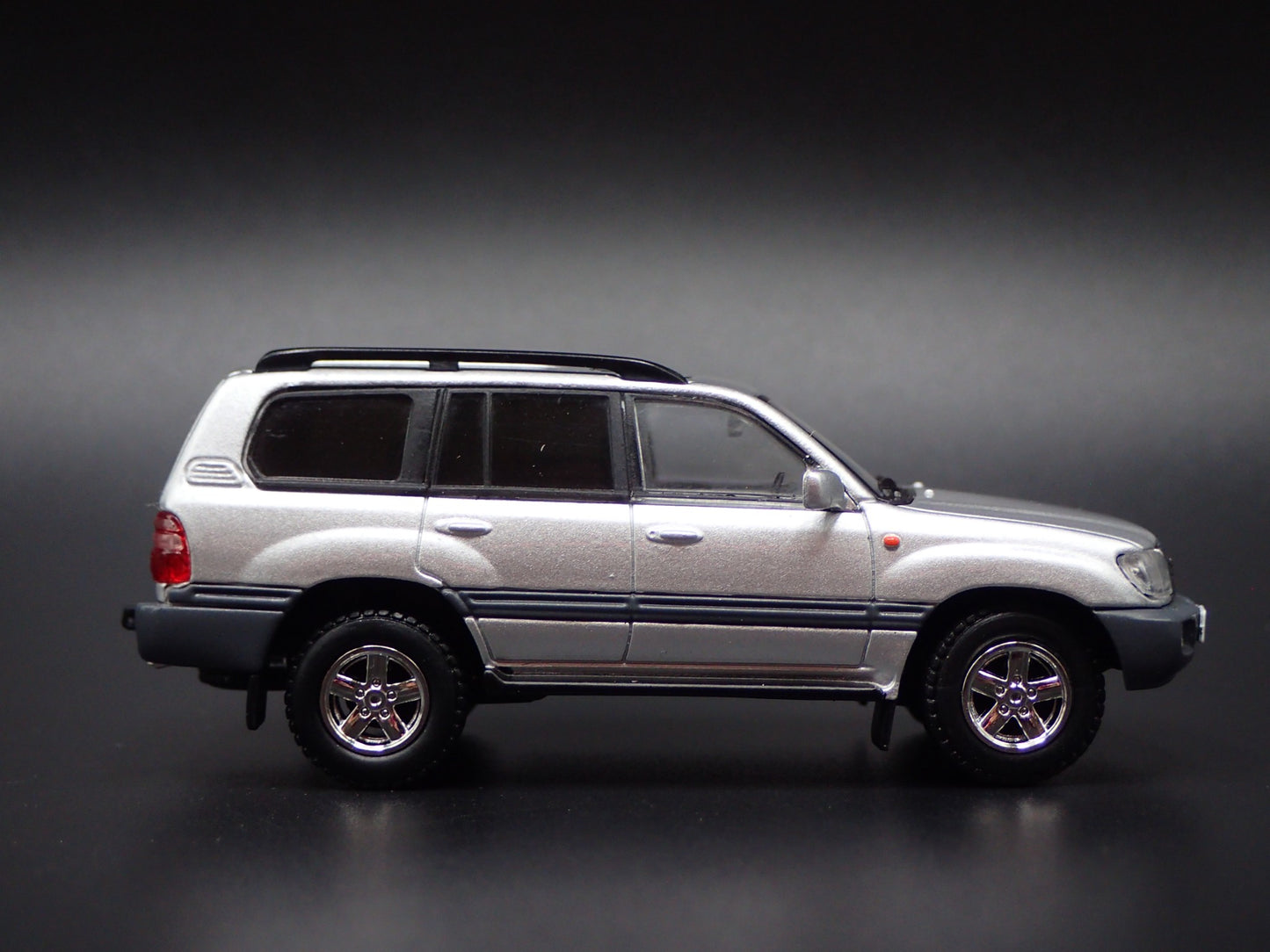 1998-2007 TOYOTA LAND CRUISER 100 SERIES SILVER 1/64 SCALE DIECAST MODEL CAR