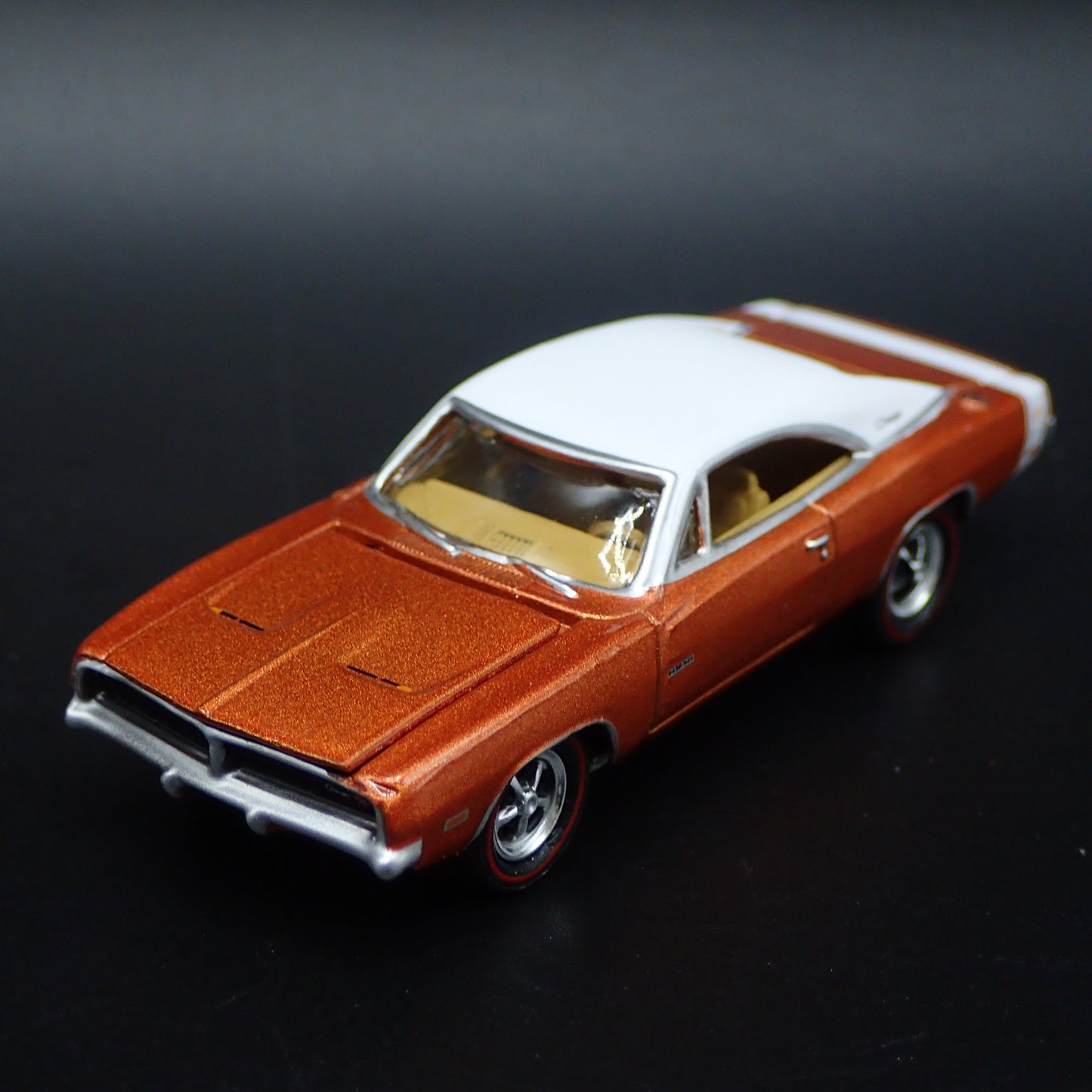 1969 69 DODGE CHARGER RT COPPER 1:64 SCALE COLLECTIBLE DIORAMA DIECAST MODEL CAR
