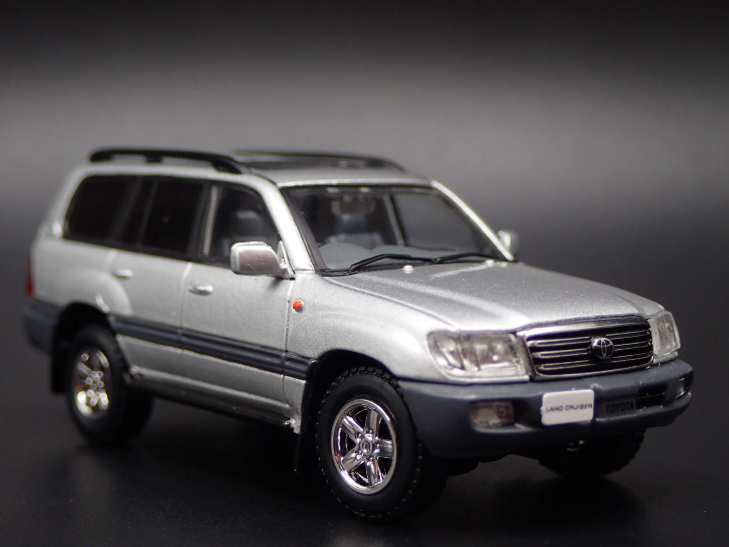1998-2007 TOYOTA LAND CRUISER 100 SERIES SILVER 1/64 SCALE DIECAST MODEL CAR