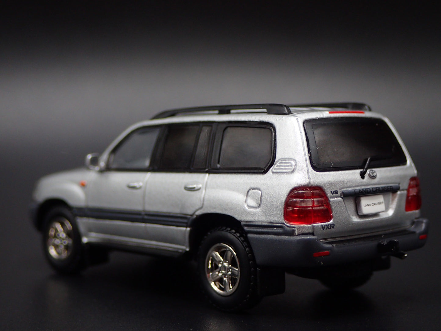 1998-2007 TOYOTA LAND CRUISER 100 SERIES SILVER 1/64 SCALE DIECAST MODEL CAR
