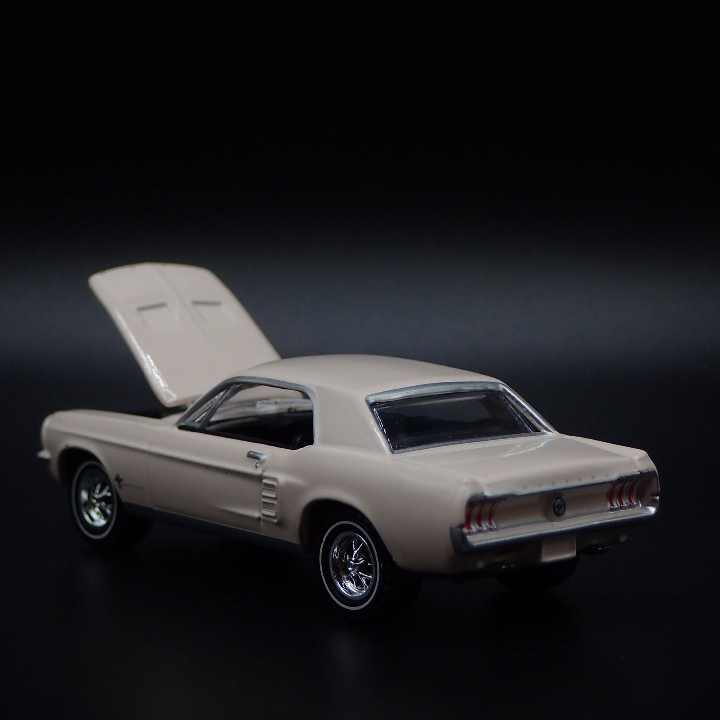 1967 67 FORD MUSTANG COUPE RARE 1:64 SCALE COLLECTIBLE DIORAMA DIECAST MODEL CAR
