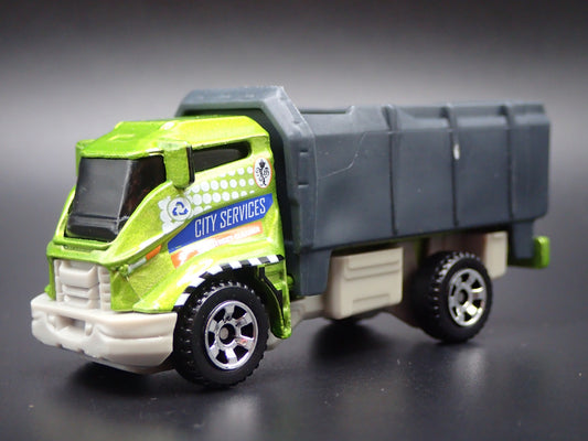 DUMP TRUCK GREEN 1:64 MB SCALE COLLECTIBLE DIORAMA DIECAST MODEL CAR