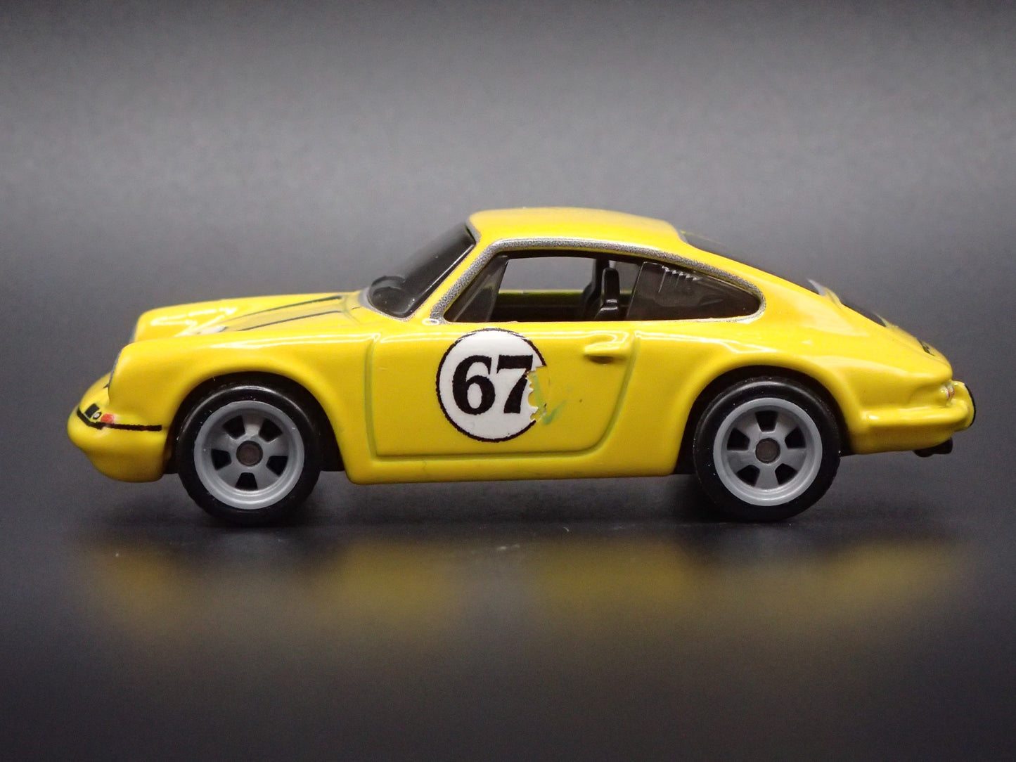1964-1972 PORSCHE 911 R YELLOW 1:64 SCALE COLLECTIBLE DIORAMA DIECAST MODEL CAR