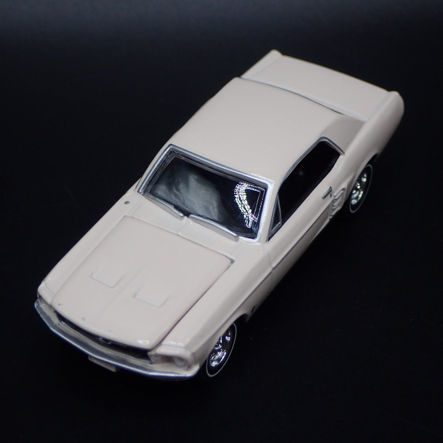 1967 67 FORD MUSTANG COUPE RARE 1:64 SCALE COLLECTIBLE DIORAMA DIECAST MODEL CAR