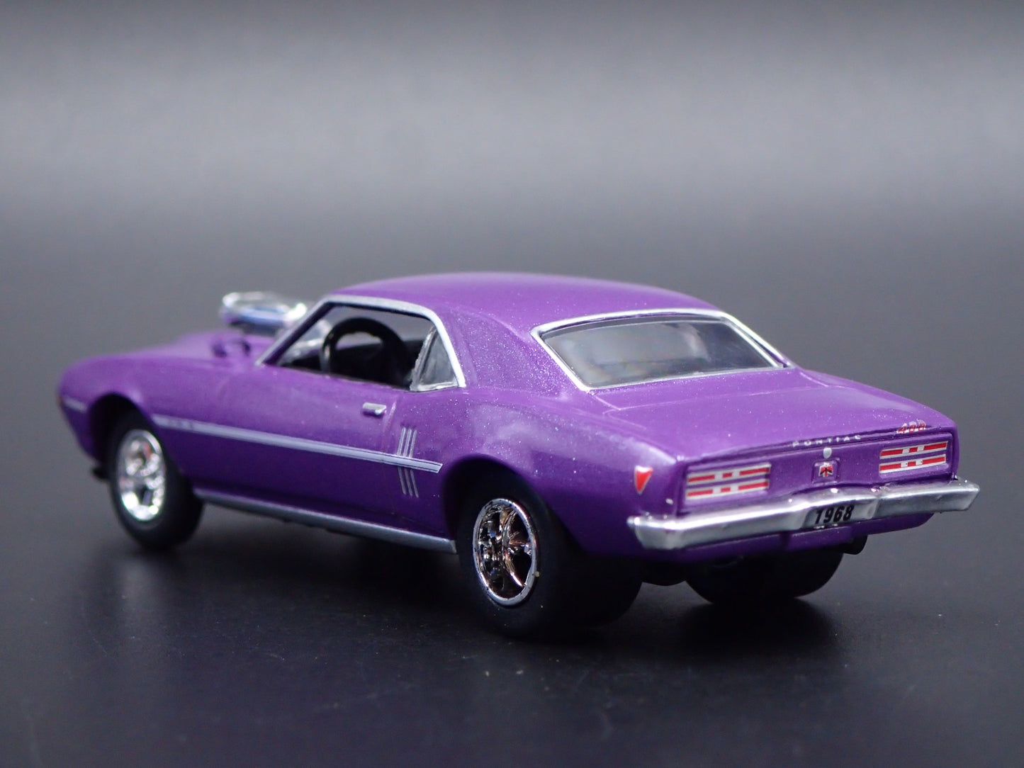 1968 68 PONTIAC FIREBIRD 400 HO 1/64 SCALE COLLECTIBLE DIORAMA DIECAST MODEL CAR