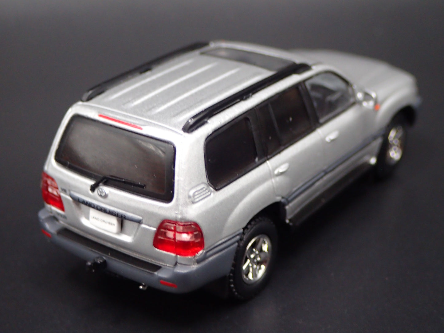 1998-2007 TOYOTA LAND CRUISER 100 SERIES SILVER 1/64 SCALE DIECAST MODEL CAR