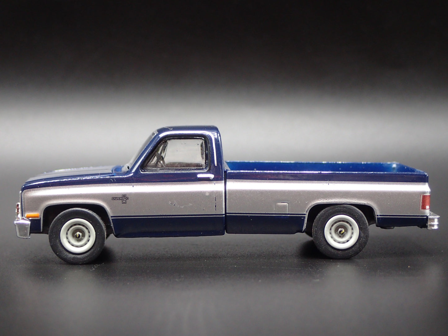1982 82 CHEVY CHEVROLET SILVERADO C10 SQUAREBODY 1/64 SCALE DIECAST MODEL CAR
