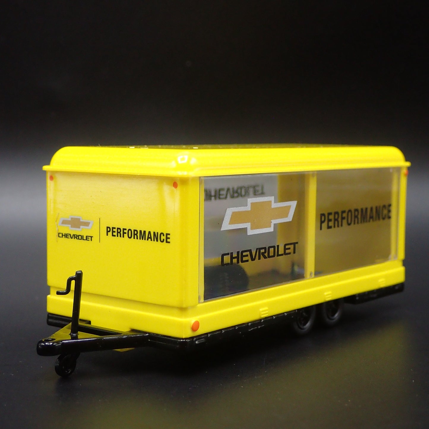 ENCLOSED GLASS CAR DISPLAY TRAILER CHEVROLET 1:64 SCALE DIORAMA DIECAST MODEL
