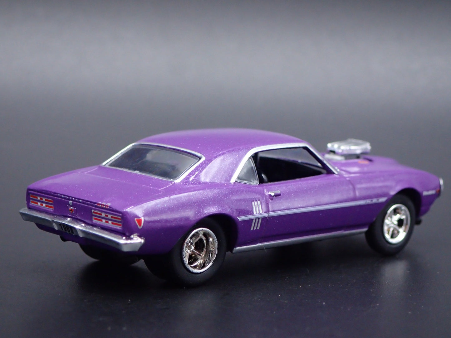 1968 68 PONTIAC FIREBIRD 400 HO 1/64 SCALE COLLECTIBLE DIORAMA DIECAST MODEL CAR