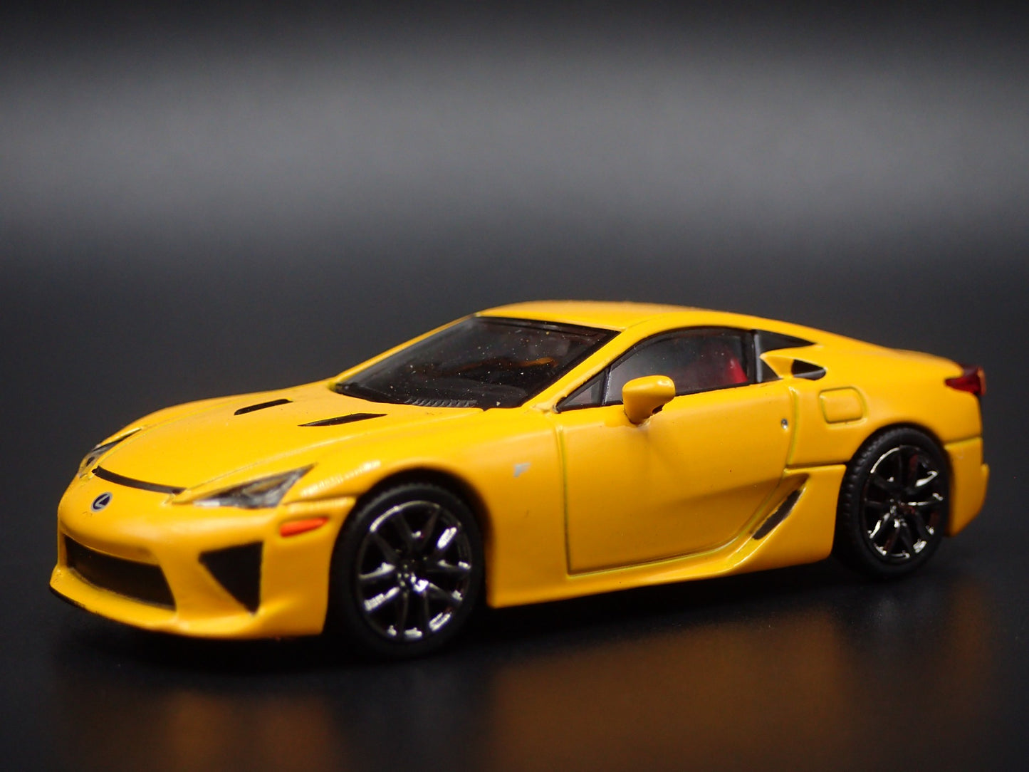 2010-2012 LEXUS LFA SUPER CAR 1/64 SCALE COLLECTIBLE DIORAMA DIECAST MODEL CAR