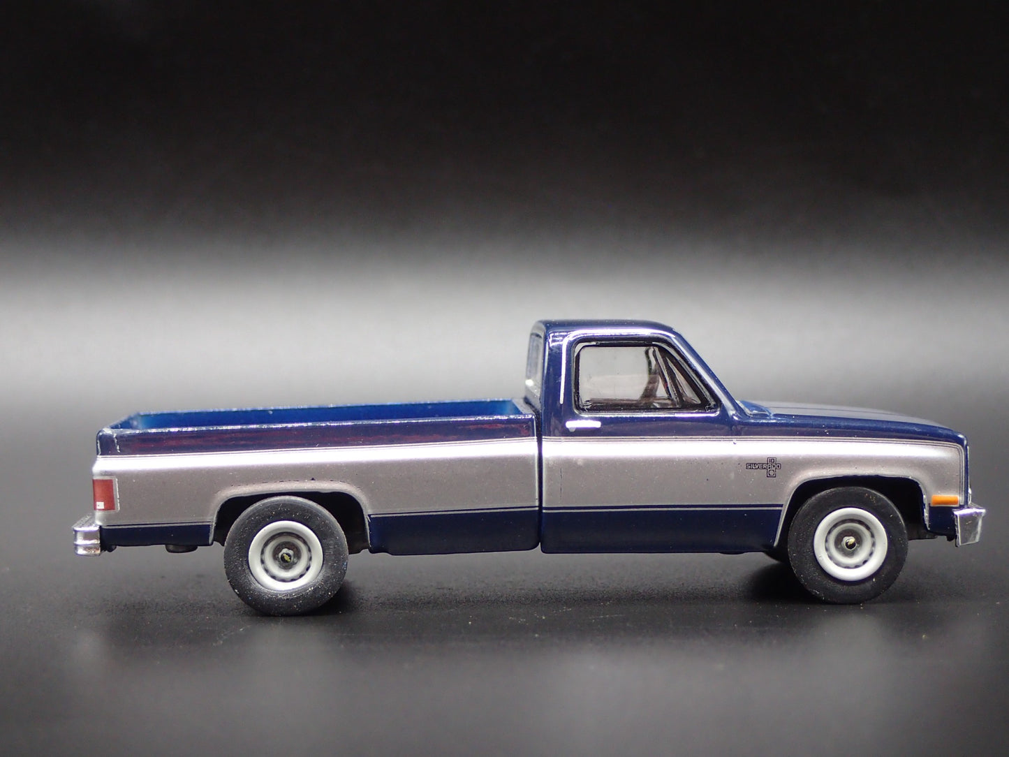 1982 82 CHEVY CHEVROLET SILVERADO C10 SQUAREBODY 1/64 SCALE DIECAST MODEL CAR