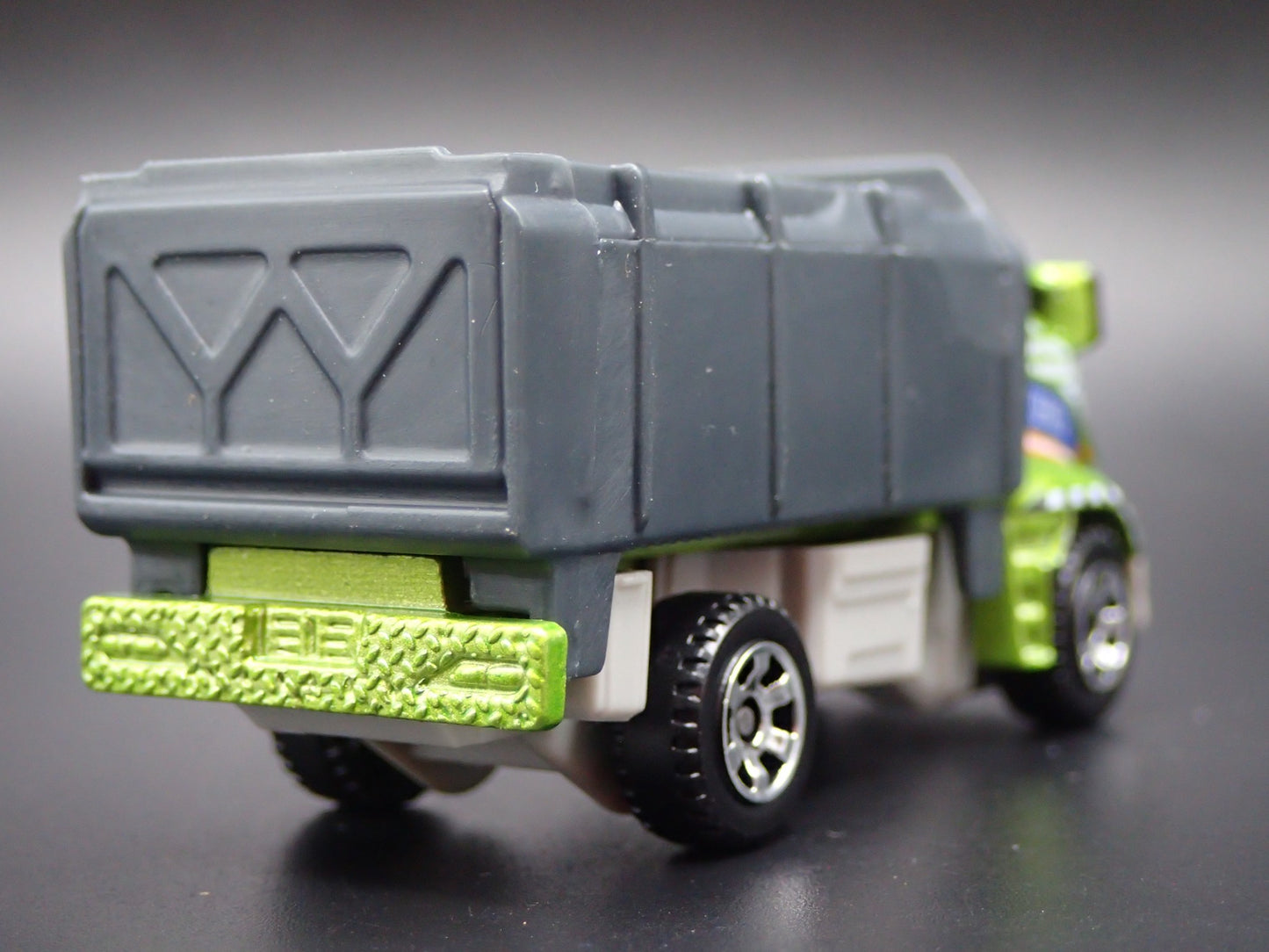 DUMP TRUCK GREEN 1:64 MB SCALE COLLECTIBLE DIORAMA DIECAST MODEL CAR
