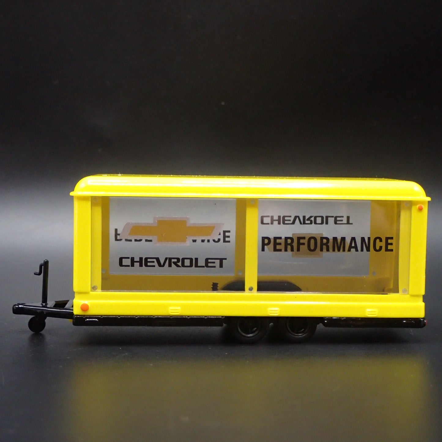 ENCLOSED GLASS CAR DISPLAY TRAILER CHEVROLET 1:64 SCALE DIORAMA DIECAST MODEL