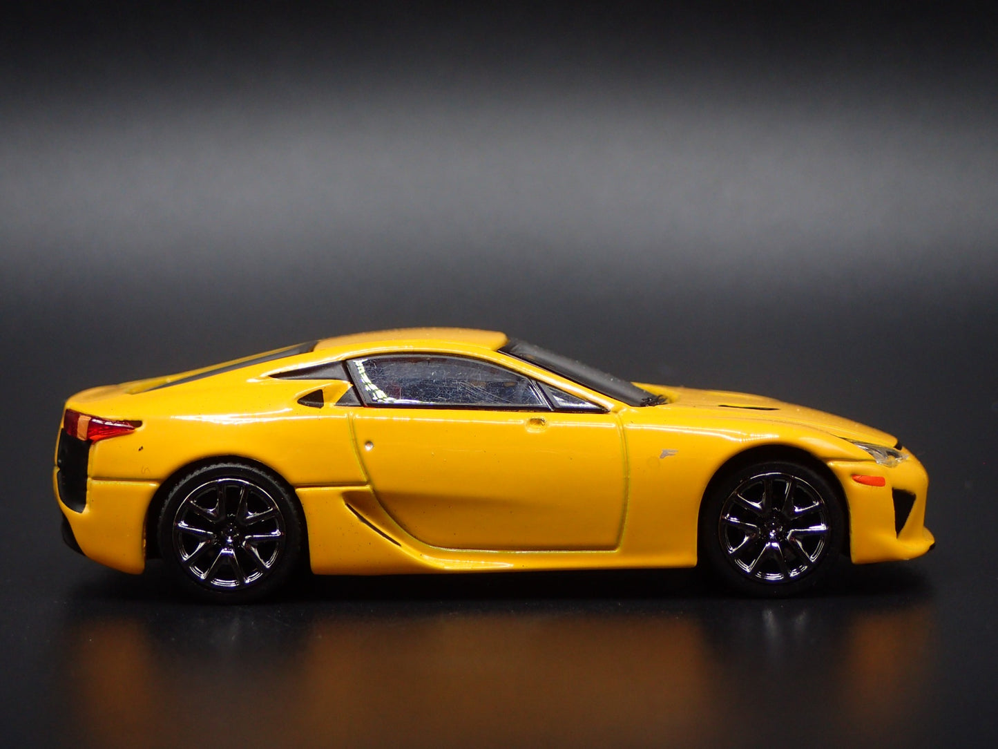 2010-2012 LEXUS LFA SUPER CAR 1/64 SCALE COLLECTIBLE DIORAMA DIECAST MODEL CAR