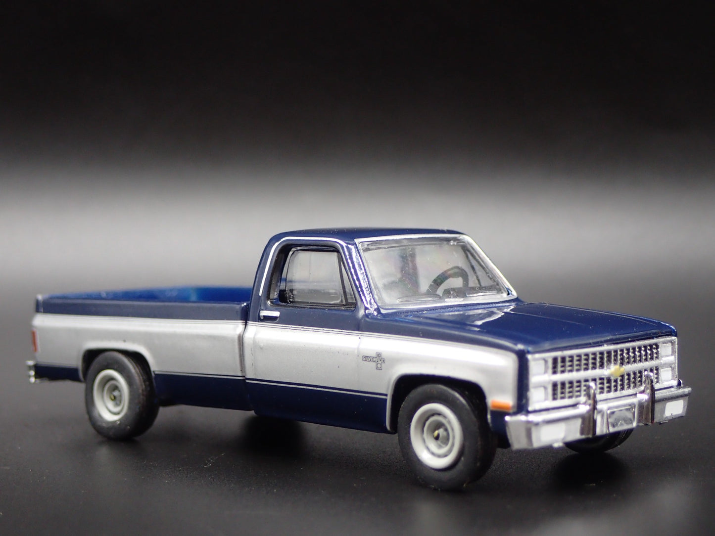 1982 82 CHEVY CHEVROLET SILVERADO C10 SQUAREBODY 1/64 SCALE DIECAST MODEL CAR