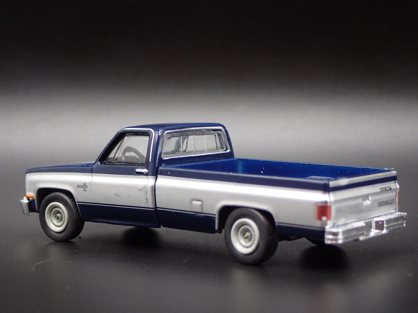 1982 82 CHEVY CHEVROLET SILVERADO C10 SQUAREBODY 1/64 SCALE DIECAST MODEL CAR