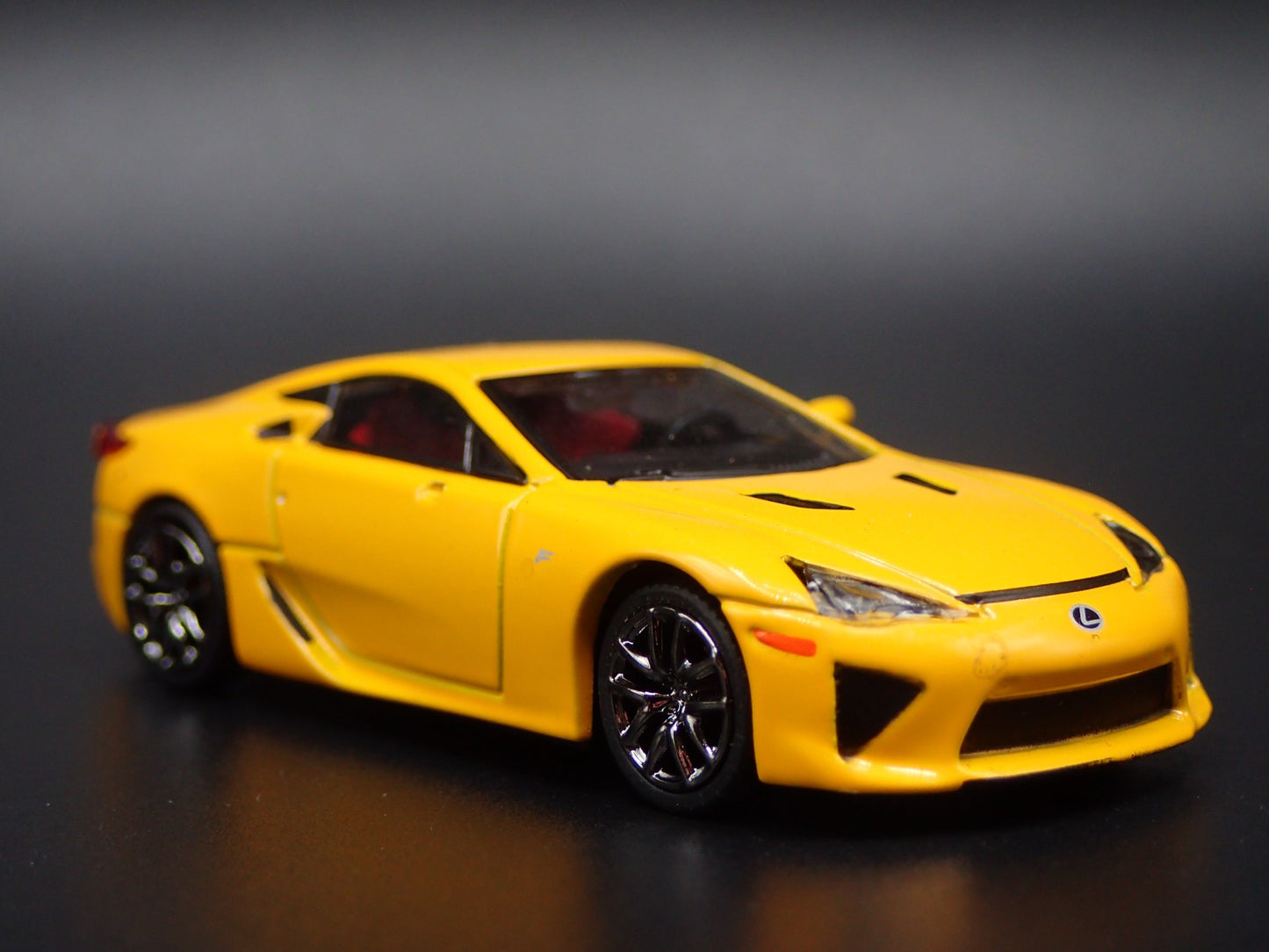 2010-2012 LEXUS LFA SUPER CAR 1/64 SCALE COLLECTIBLE DIORAMA DIECAST MODEL CAR
