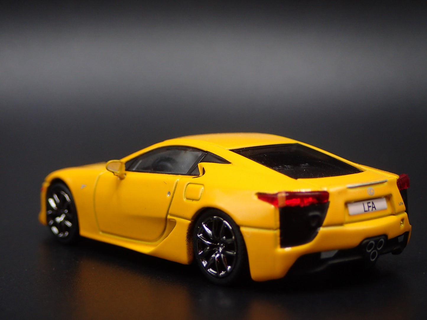 2010-2012 LEXUS LFA SUPER CAR 1/64 SCALE COLLECTIBLE DIORAMA DIECAST MODEL CAR