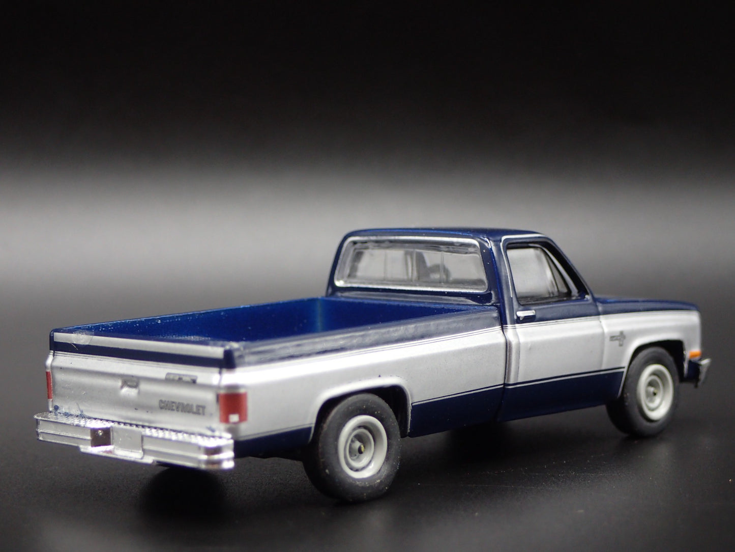 1982 82 CHEVY CHEVROLET SILVERADO C10 SQUAREBODY 1/64 SCALE DIECAST MODEL CAR
