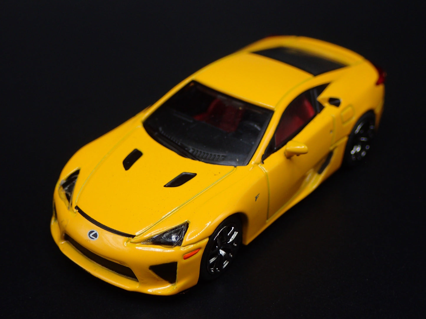 2010-2012 LEXUS LFA SUPER CAR 1/64 SCALE COLLECTIBLE DIORAMA DIECAST MODEL CAR