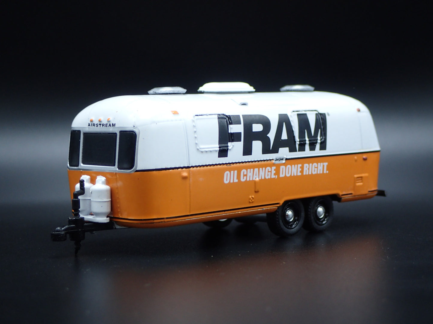 1971 AIRSTREAM LAND YACHT DOUBLE AXLE TRAILER CAMPER  1:64 DIORAMA DIECAST MODEL